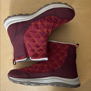 Keen Women's Quilted Burgundy Boots, SZ 7.5